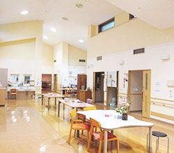 医療法人 至誠会 介護老人保健施設 ひまわりの介護職/ヘルパー 介護老人保健施設 契約社員の求人情報イメージ1