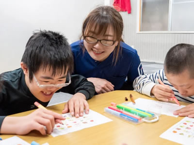 株式会社 AT アットファイン高津末長の公認心理師/臨床心理士 放課後等デイサービス 正社員の求人情報イメージ1